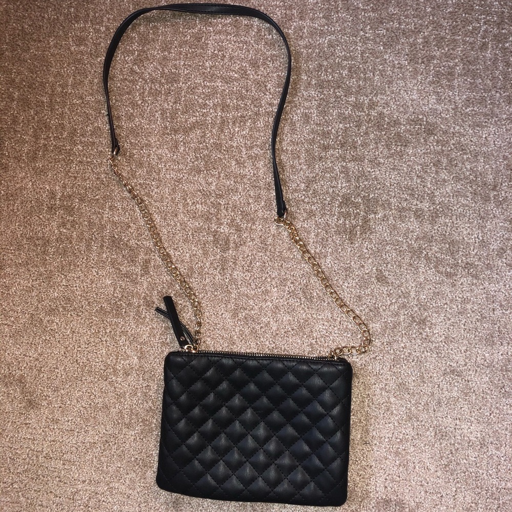 2 pocket black crossbody purse